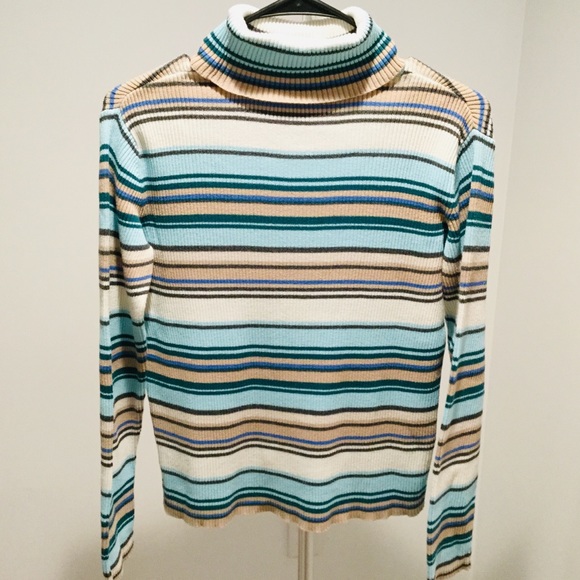 Beautiful striped sweater by Relativity - Picture 2 of 2